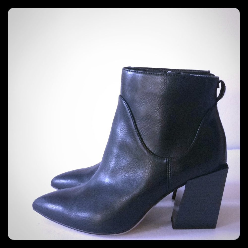 Circus Sam Edelman ankle zip pointy toe zip bootie